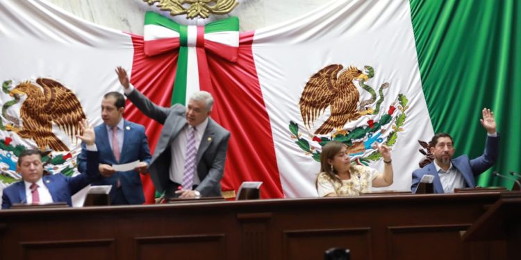Convoca Congreso a proponer merecedores a la Condecoración “Suprema Junta Nacional Americana”, 2025