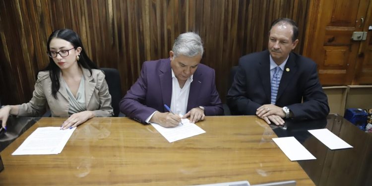 Congreso del Estado y ECOCE A.C., firman convenio de colaboración en pro del reciclaje