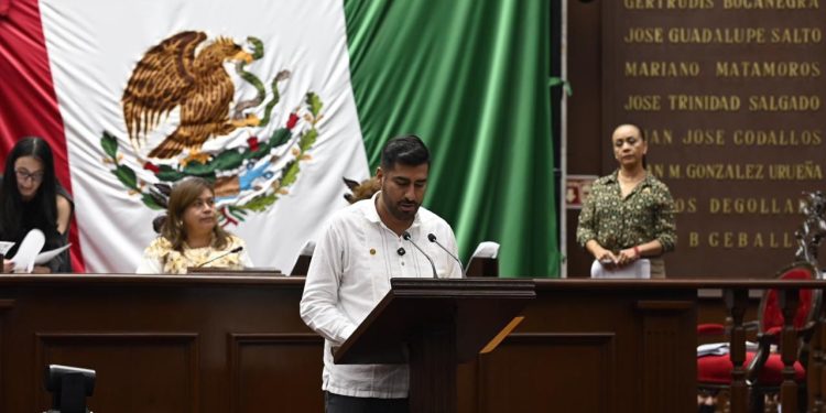 Impulsa Poncho Chávez derecho a salud visual para la niñez michoacana