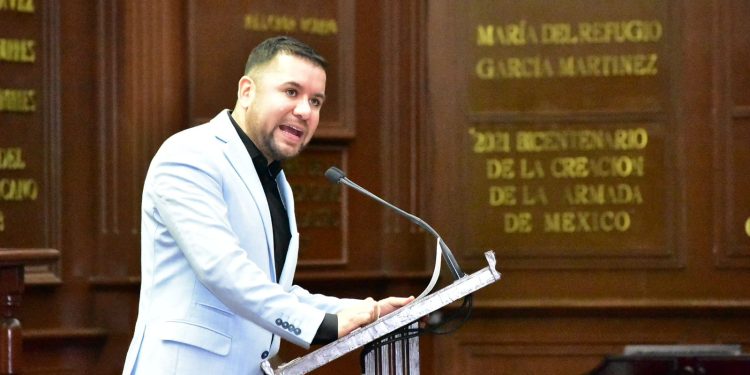 Plantea Reyes Galindo reducir edad para ocupar el cargo de director general del Instituto de la Juventud en Michoacán