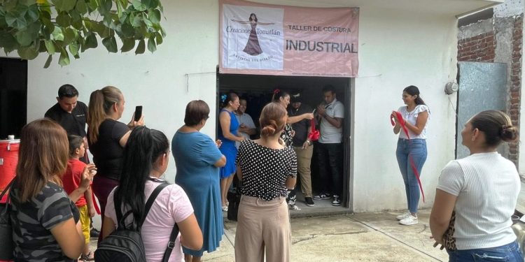 Gobierno de Buenavista y DIF municipal inauguran Taller de Costura