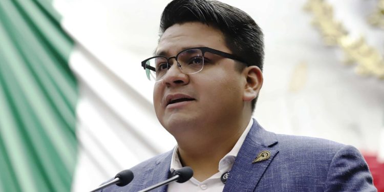 Toño Carreño condena enérgicamente detención de migrantes en Estados Unidos