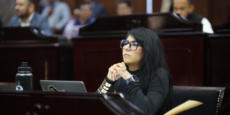 Propone Vanhe Caratachea llevar educación ambiental forestal a las aulas de Michoacán