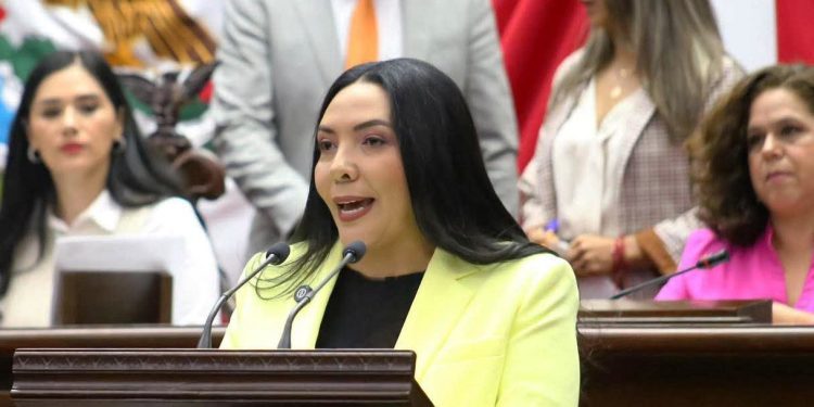 Impulsa Adriana Campos reforma para garantizar la salud integral del hombre en Michoacán