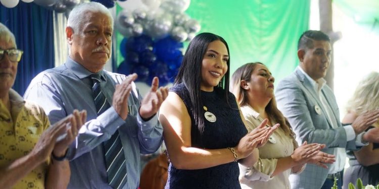 Adriana Campos refrenda su compromiso con la niñez michoacana y la educación pública