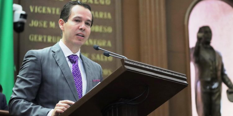 Presenta Alfredo Anaya iniciativa para garantizar transparencia y eficiencia en el gasto municipal