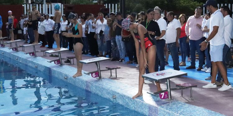 Fanny Arreola inaugura la Rehabilitación de la alberca olímpica y sus instalaciones.