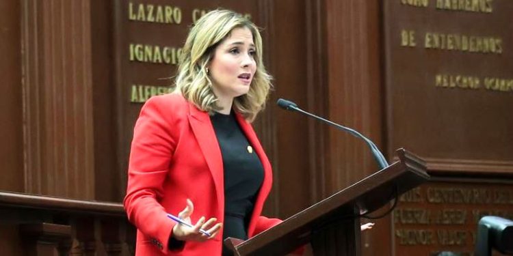 Diputada Brissa Arroyo plantea reconocer el tipo de violencia feminicida en la Ley