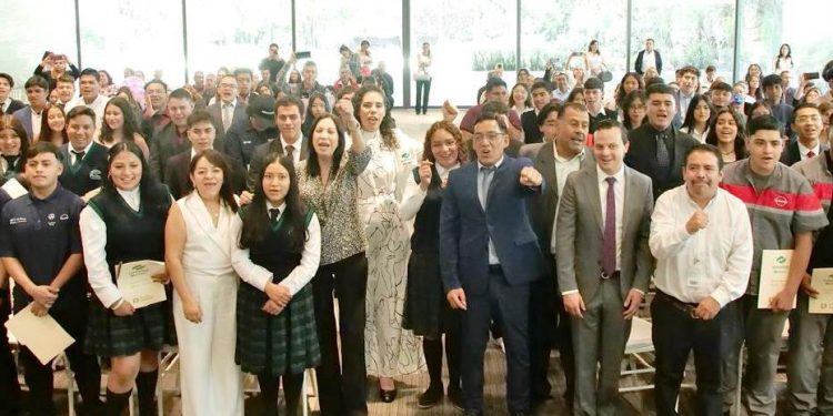 Conalep Michoacán reconoce a estudiantes con formación dual