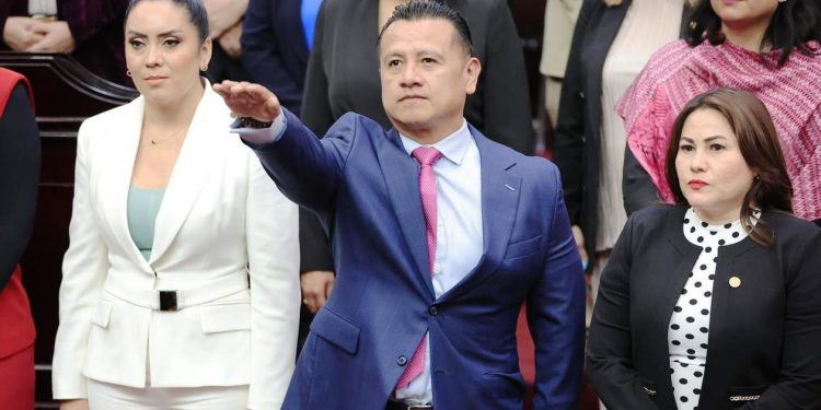 Congreso de Michoacán designa a Carlos Torres Piña al frente de la FGE