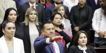 Designa 76 Legislatura a Carlos Torres Piña como Fiscal General del Estado