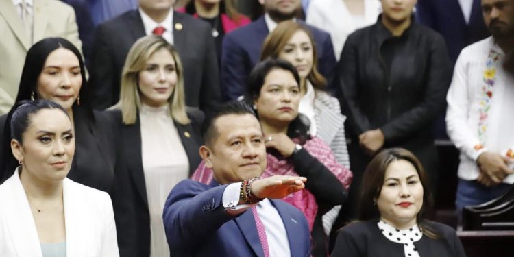 Designa 76 Legislatura a Carlos Torres Piña como Fiscal General del Estado