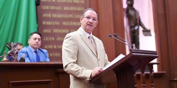 David Martínez propone reformas para agilizar procedimientos civiles