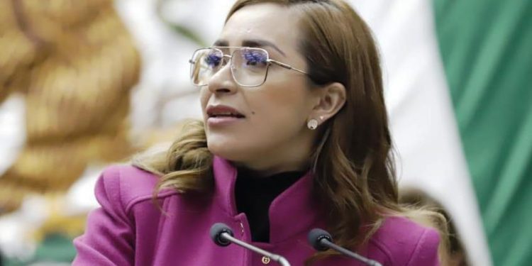 Grecia Aguilar presenta iniciativa para garantizar flexibilidad laboral y fomentar la crianza activa