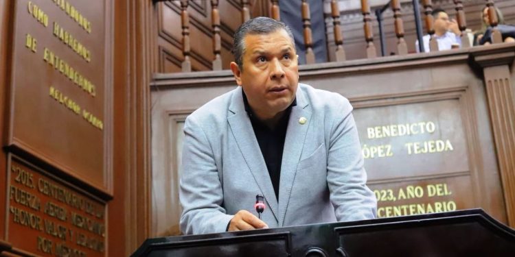 Juan Carlos Barragán va por eliminar cobros de grúa y corralón a víctimas de robo vehicular