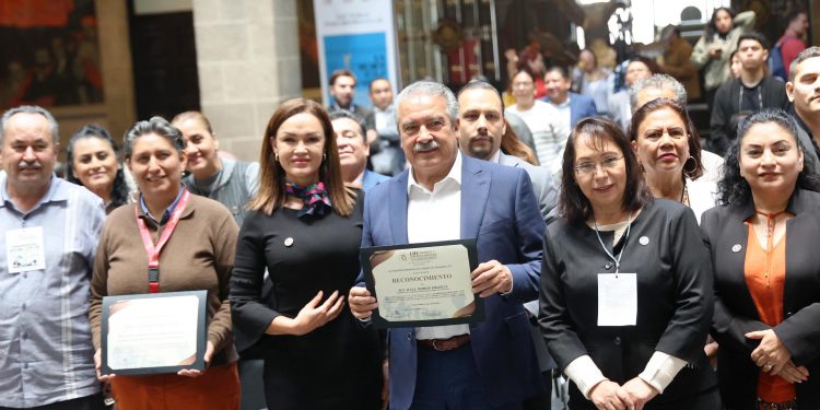 Propone Morón acciones legislativas para garantizar derechos de migrantes mexicanos