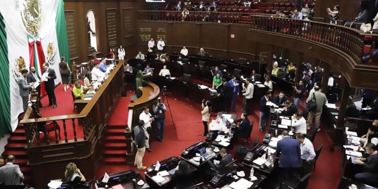 Legisladores regulan uso de Inteligencia Artificial en educación media y superior