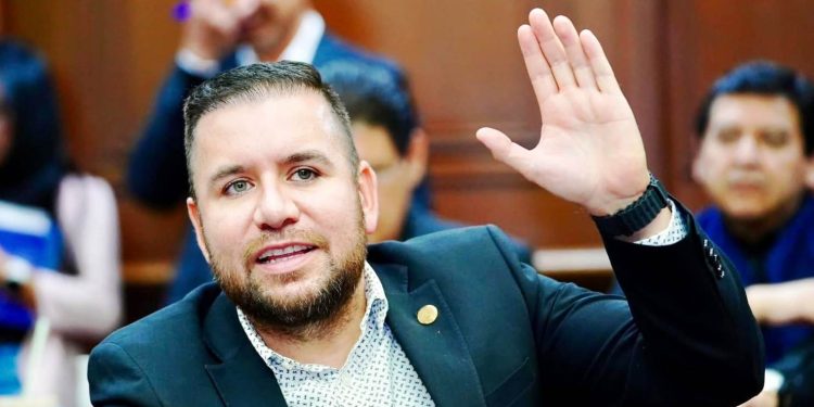 Propone Reyes Galindo que oficiales del Registro Civil en Michoacán cuenten con formación jurídica