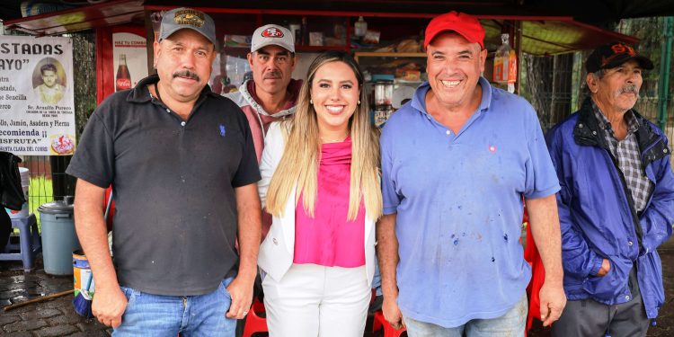 Impulsa Dayana Pérez el Campo de Salvador Escalante con Entrega de Fertilizante a Bajo Costo