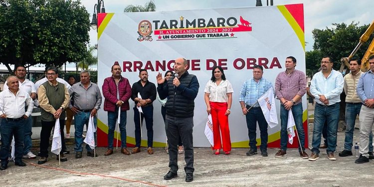 Comienza modernización de calles frente a la plaza de Téjaro