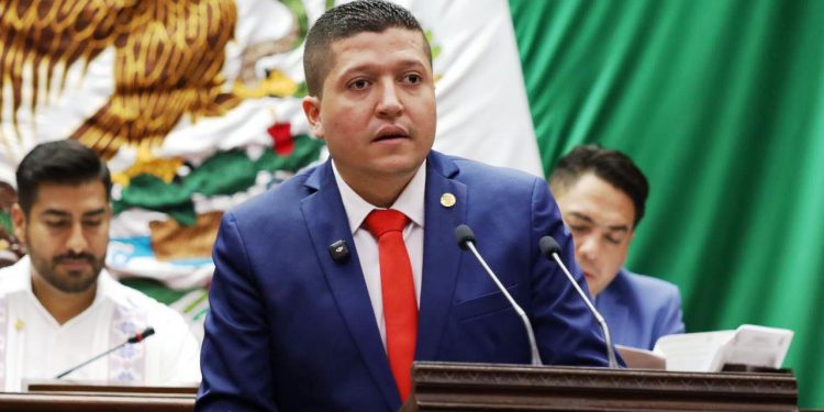 Busca Vicente Gómez tipificar como delito terapias de conversión