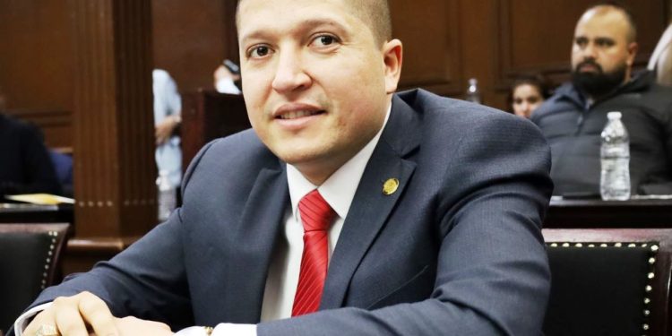 Aprueban iniciativa que presentó Vicente Gómez para incluir la igualdad de género en ámbito empresarial