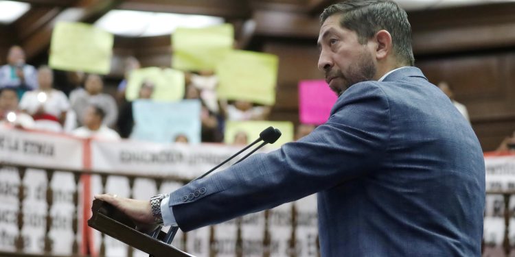 Abraham Espinoza propone la creación de la Dirección de Educación Indígena Náhuatl