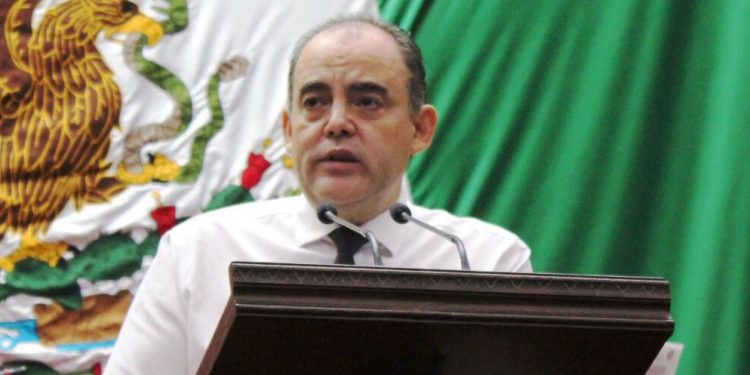 Baltazar Gaona propone tipificar el halconeo como delito en Michoacán