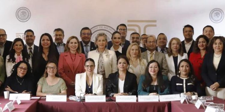 Presidentas de la Mesa Directiva y JUCOPO del Congreso, reciben a las y los Magistrados y Jueces electos