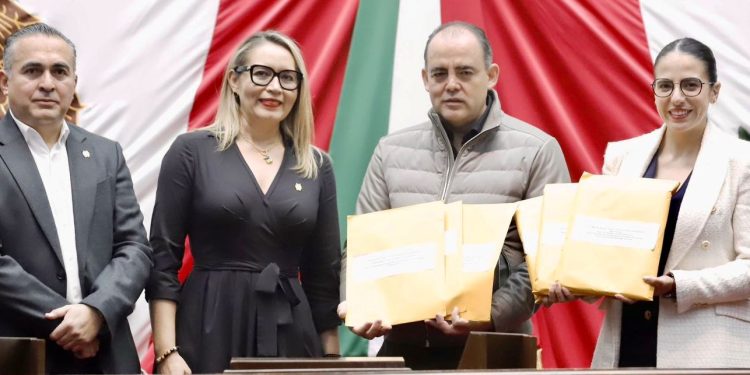 Entregan al Congreso exámenes para aspirantes a auditores especiales