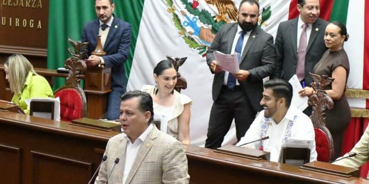 Propone Memo Valencia que no se exijan actas de nacimiento recientes a la ciudadanía