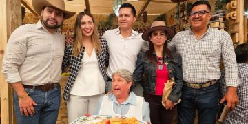Octavio Ocampo reconoce labor de productores y artesanos en exposición regional de Jerahuaro