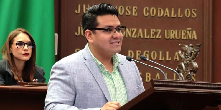 Propone Toño Carreño sea obligatorio tener lactarios en centros de trabajo