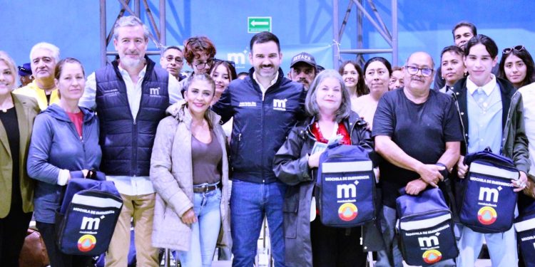Promueve Yankel Benítez prevención y capacitación con entrega de mochilas de emergencia