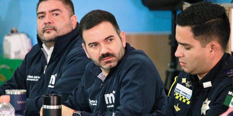 Yankel Benítez se reúne con Mesa Directiva del Mercado de Abastos para fortalecer el orden y la colaboración