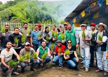 Legislador local de Coalcomán recorre municipios fomentando el cuidado de los recursos naturales