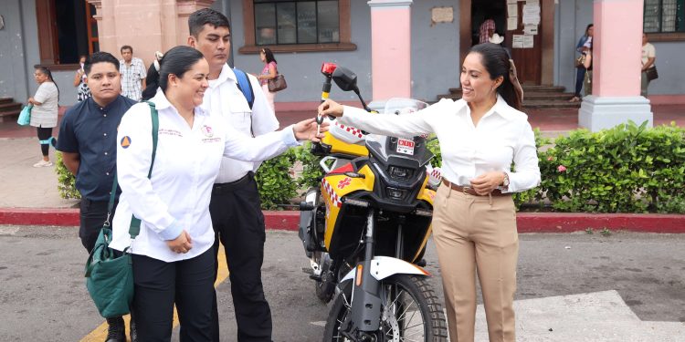 Apatzingán fortalece su capacidad de respuesta con nueva motocicleta de emergencias