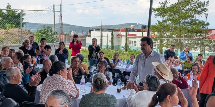 Gobierno de Charo festeja a los adultos mayores en el marco del «Día de la Abuela y el Abuelo»