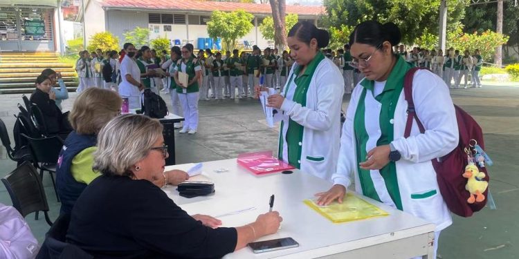 Estudiantes egresados de enfermería se integrarán al sistema de salud de Michoacán: Conalep