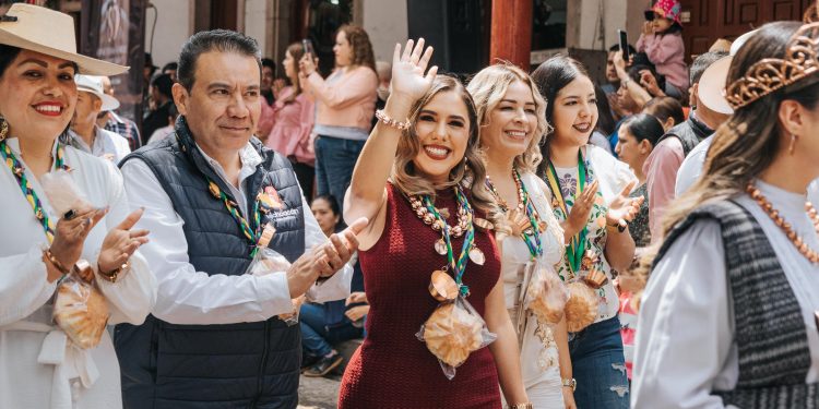 Santa Clara del Cobre enamora en la inauguración de la LIX Feria Nacional del Cobre y el 80° Concurso Nacional de Cobre Martillado