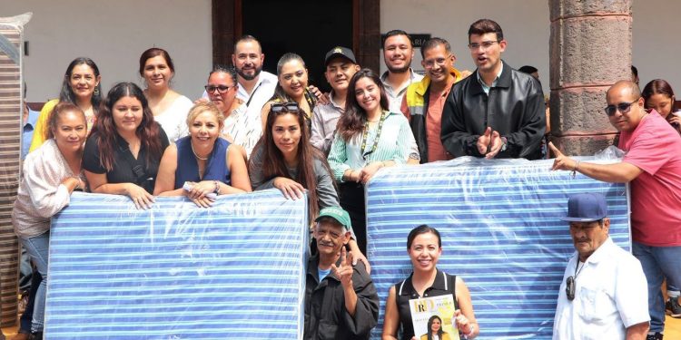 PRD Michoacán entrega víveres recolectados a familias afectadas por las lluvias en Purépero