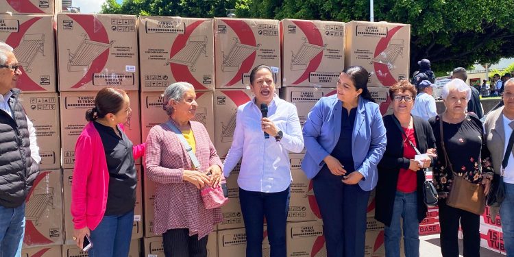 Realiza diputada Tere Herrera tercera entrega del programa Apoyo a la Vivienda