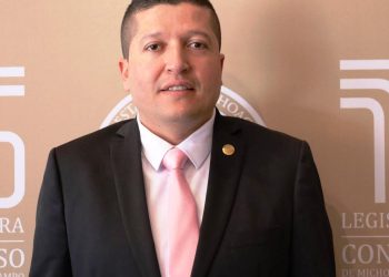 Presenta Vicente Gómez 22 iniciativas en segundo período del primer año legislativo