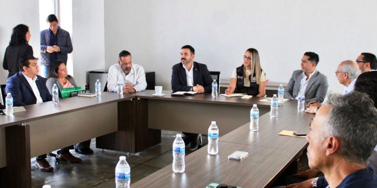 Yankel Benítez Silva fortalece vínculos con el sector de servicios de Morelia