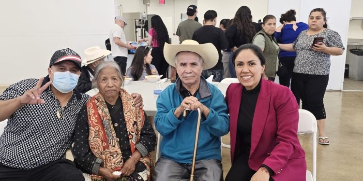 Un abrazo que cruza fronteras: Apatzingán celebra la reunificación de familias migrantes