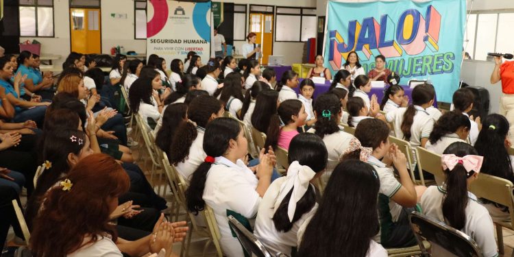 Apatzingán se suma a la Caravana “Jalo x las Mujeres” con entrega de productos menstruales