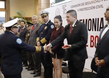 Comisión de Seguridad y Protección Civil de la 76 Legislatura reconoce a bomberos del estado