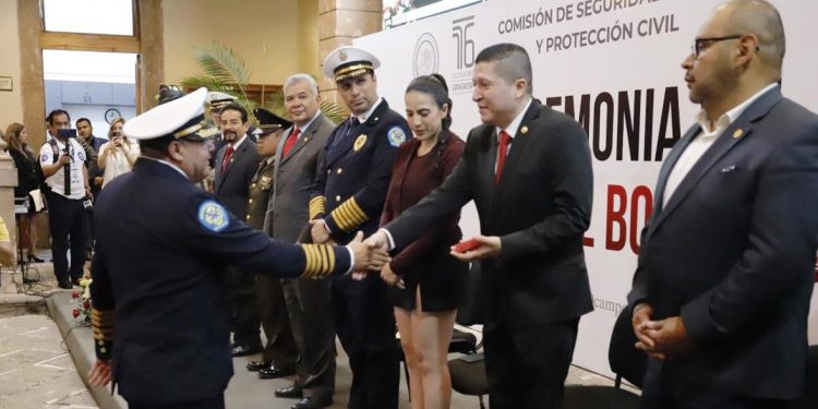 Comisión de Seguridad y Protección Civil de la 76 Legislatura reconoce a bomberos del estado