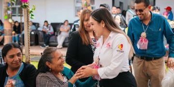 Dayana Pérez celebra a las abuelitas y abuelitos, el corazón de Salvador Escalante
