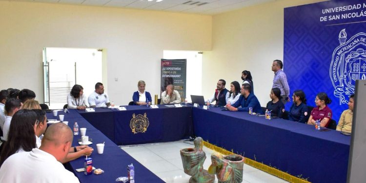 Capacita FGE a personal y estudiantes de la UMSNH en materia de prevención de extorsión